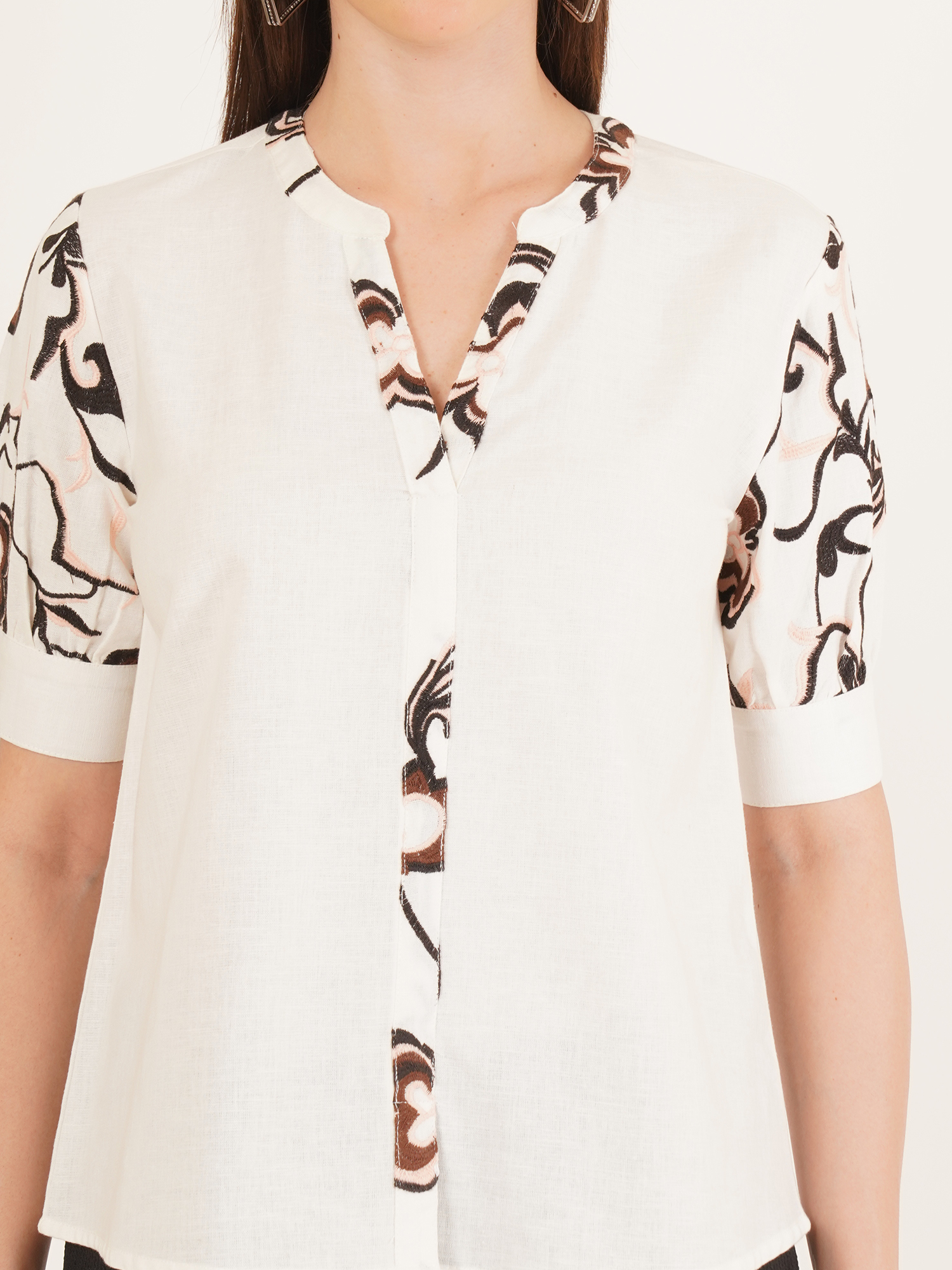 Women Embroidered Mandarin Collar Top 2