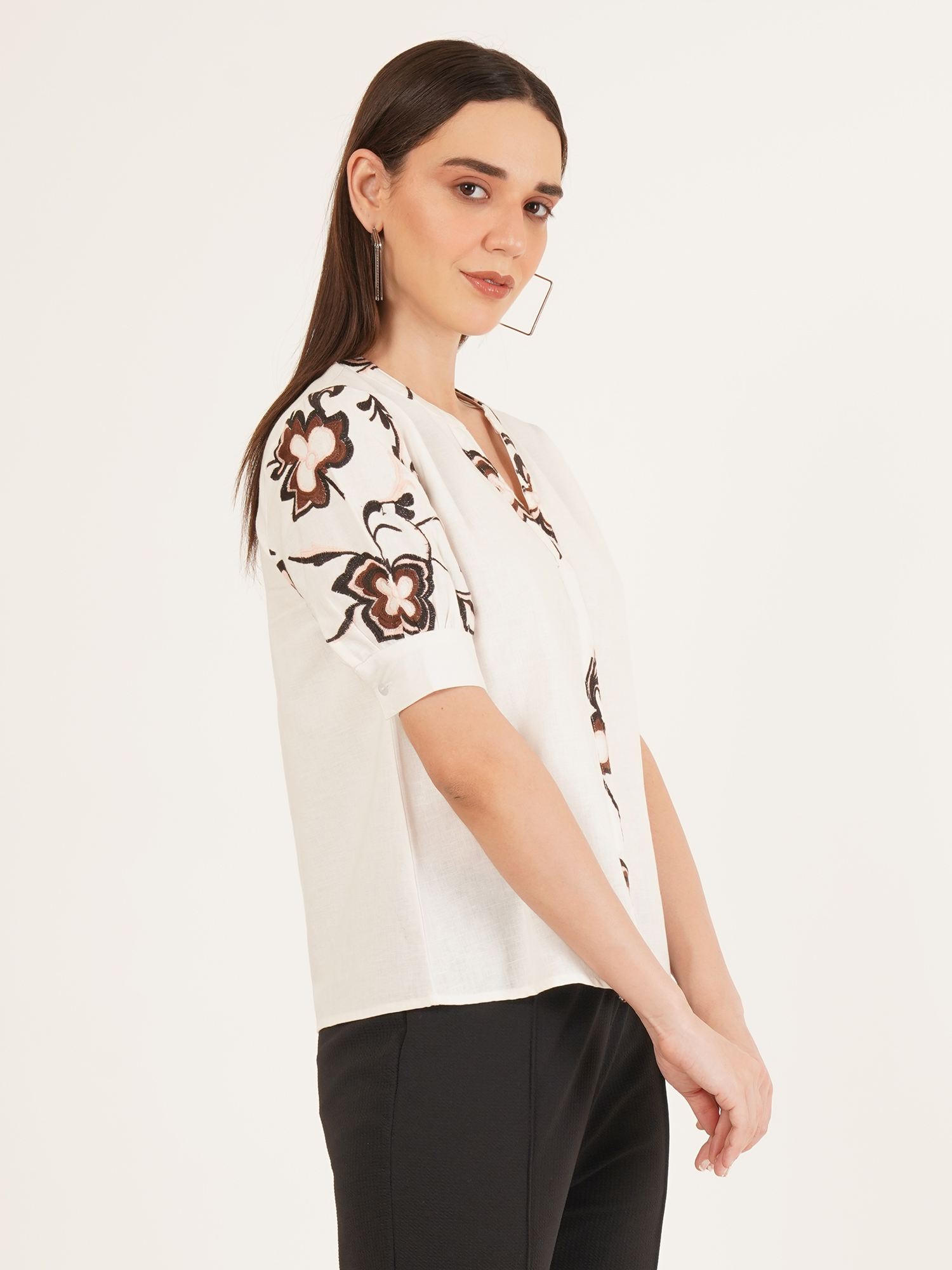 Women Embroidered Mandarin Collar Top 3