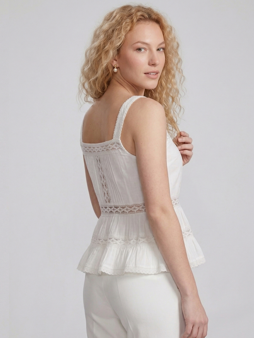 Women White Lace Inserted Cotton Embroidered Crochet Trim Tank Top 3